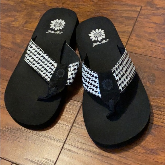 yellow box houndstooth flip flops